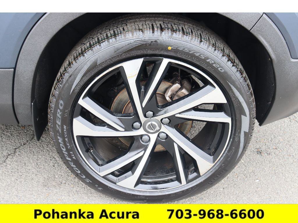 Used 2022 Volvo XC40 T5 R-Design w/ Advanced Package image 32