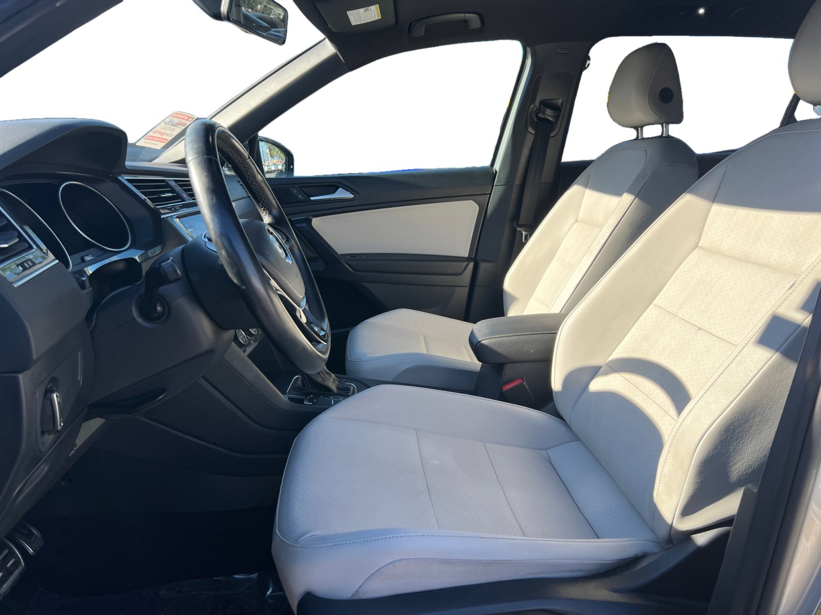 Used 2021 Volkswagen Tiguan SE R-Line FWD image 9