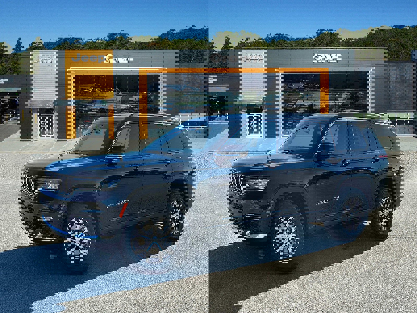 New 2025 Jeep Grand Cherokee L Limited w/ Trailer Tow Package
