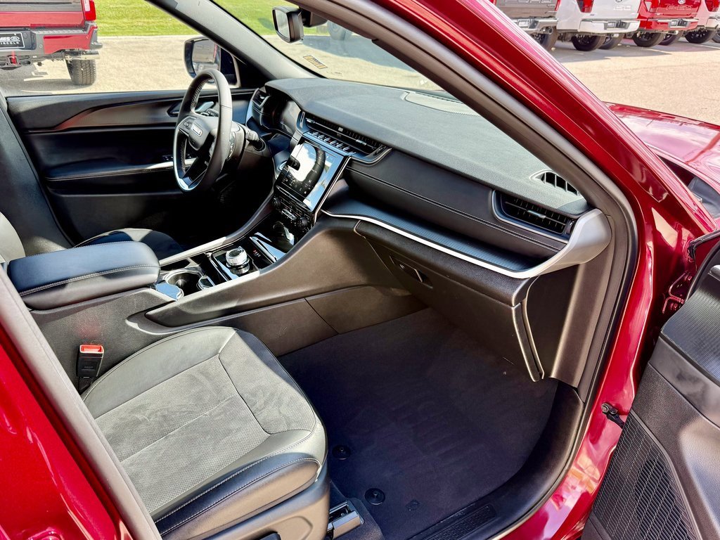 Used 2023 Jeep Grand Cherokee Altitude image 18