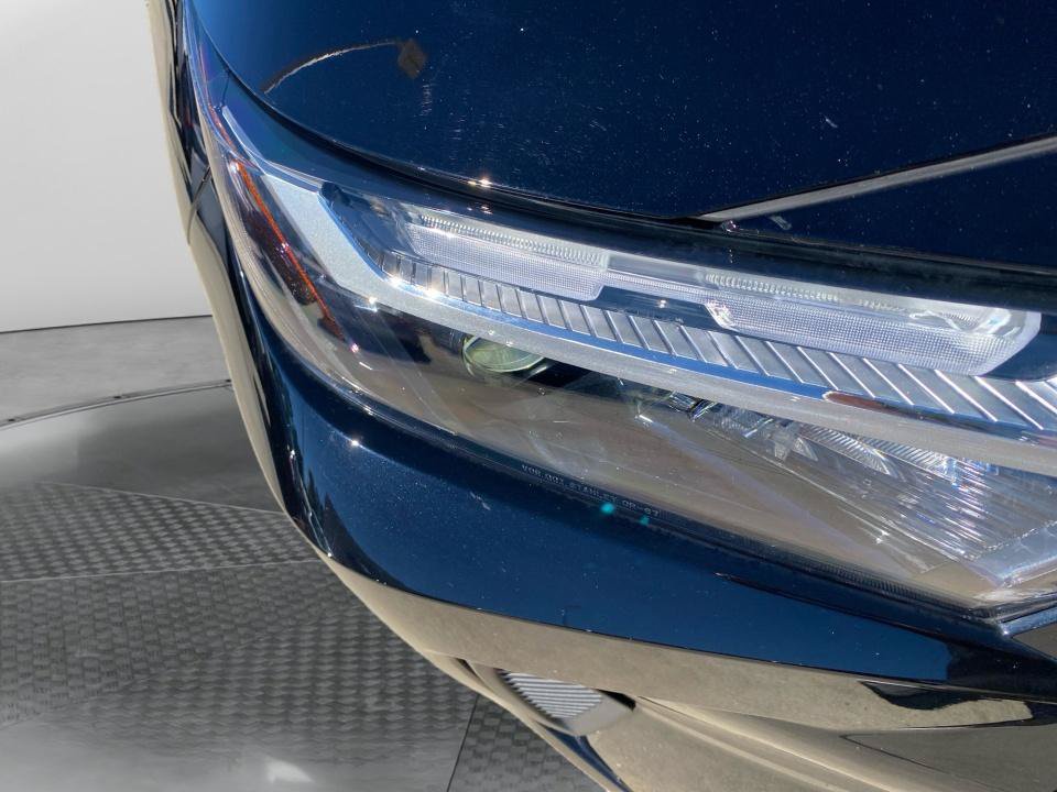 Used 2025 Toyota RAV4 LE FWD image 28