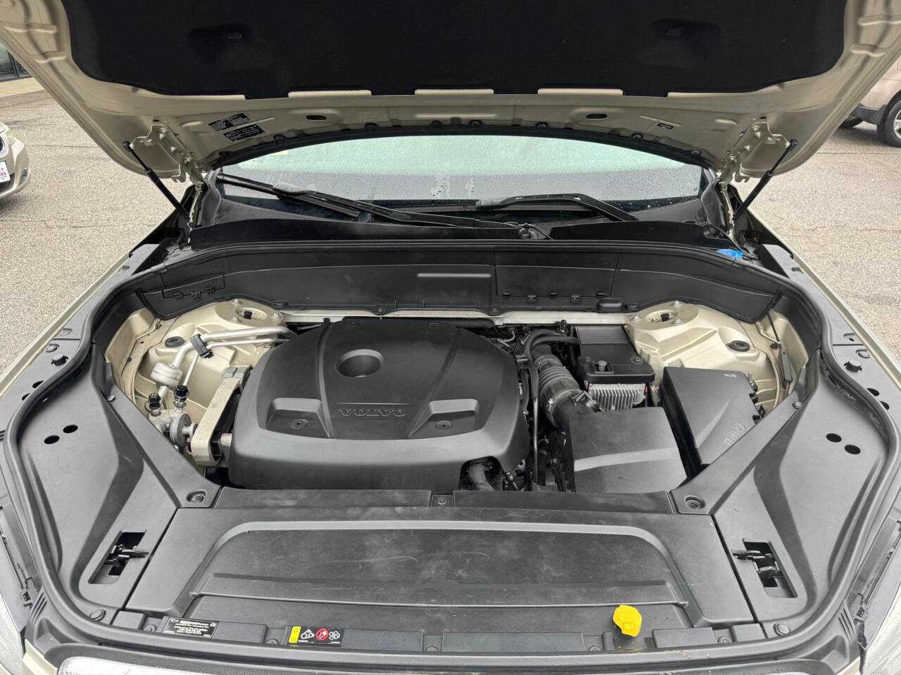 Used 2016 Volvo XC90 T6 Momentum w/ Momentum Plus Package image 18