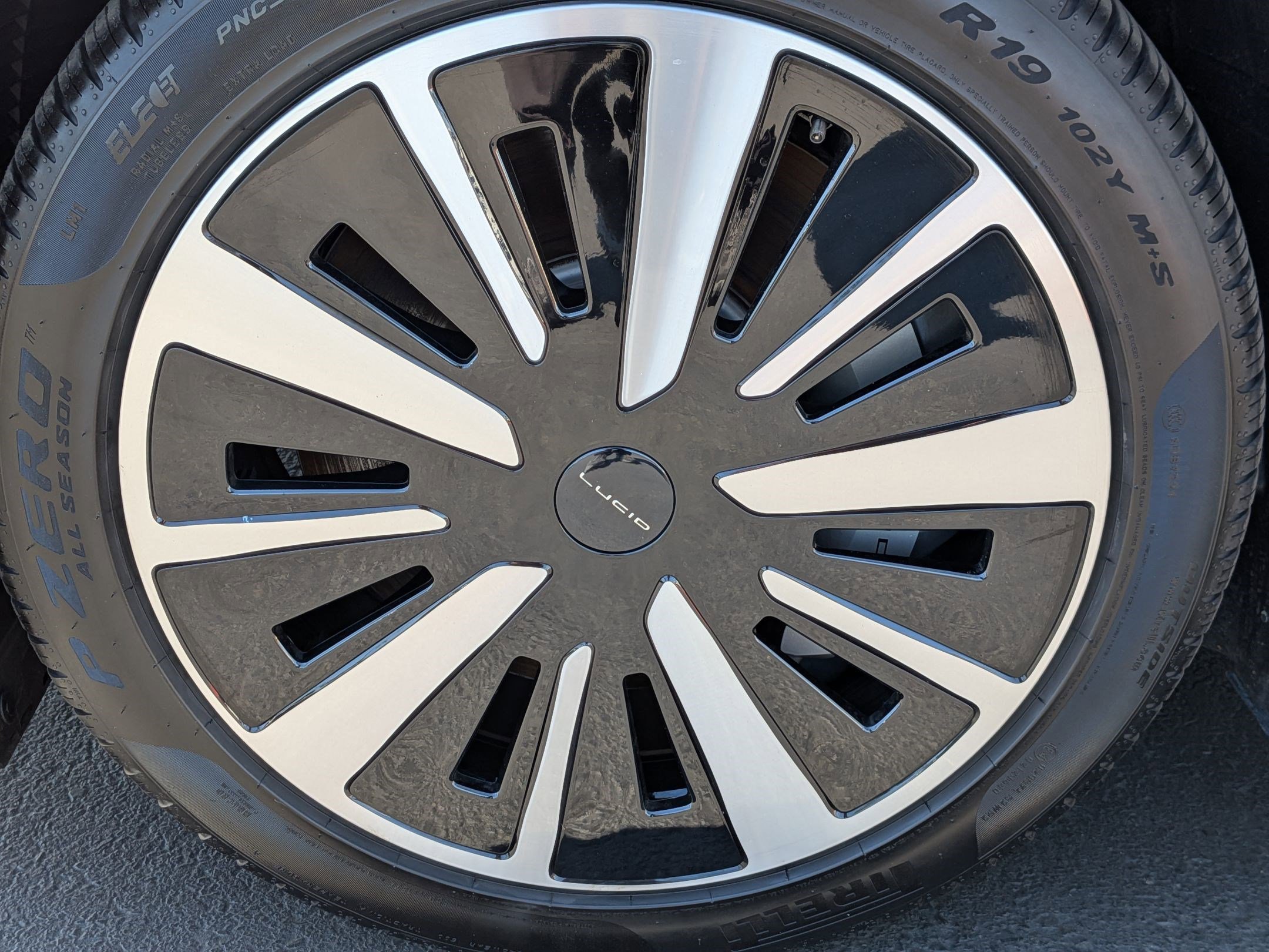 Used 2024 Lucid Air Touring image 13