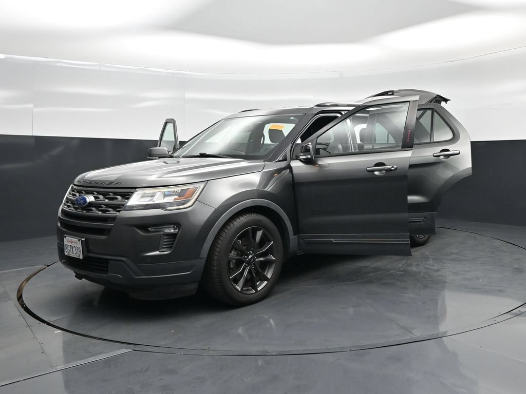 Used 2018 Ford Explorer XLT w/ Equipment Group 202A FWD image 29