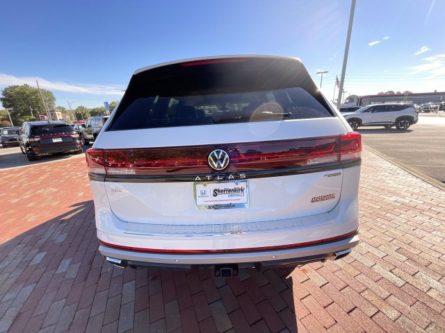 Used 2024 Volkswagen Atlas Peak Edition SEL AWD/4WD image 29