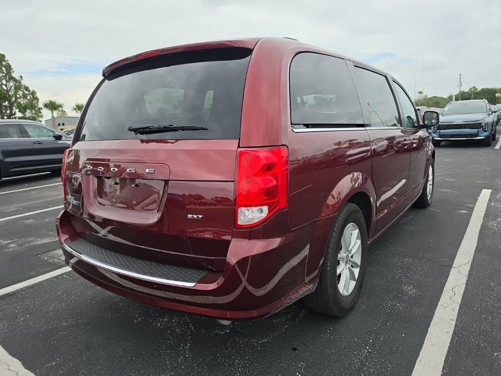 Used 2018 Dodge Grand Caravan SXT w/ Driver Convenience Group FWD image 17