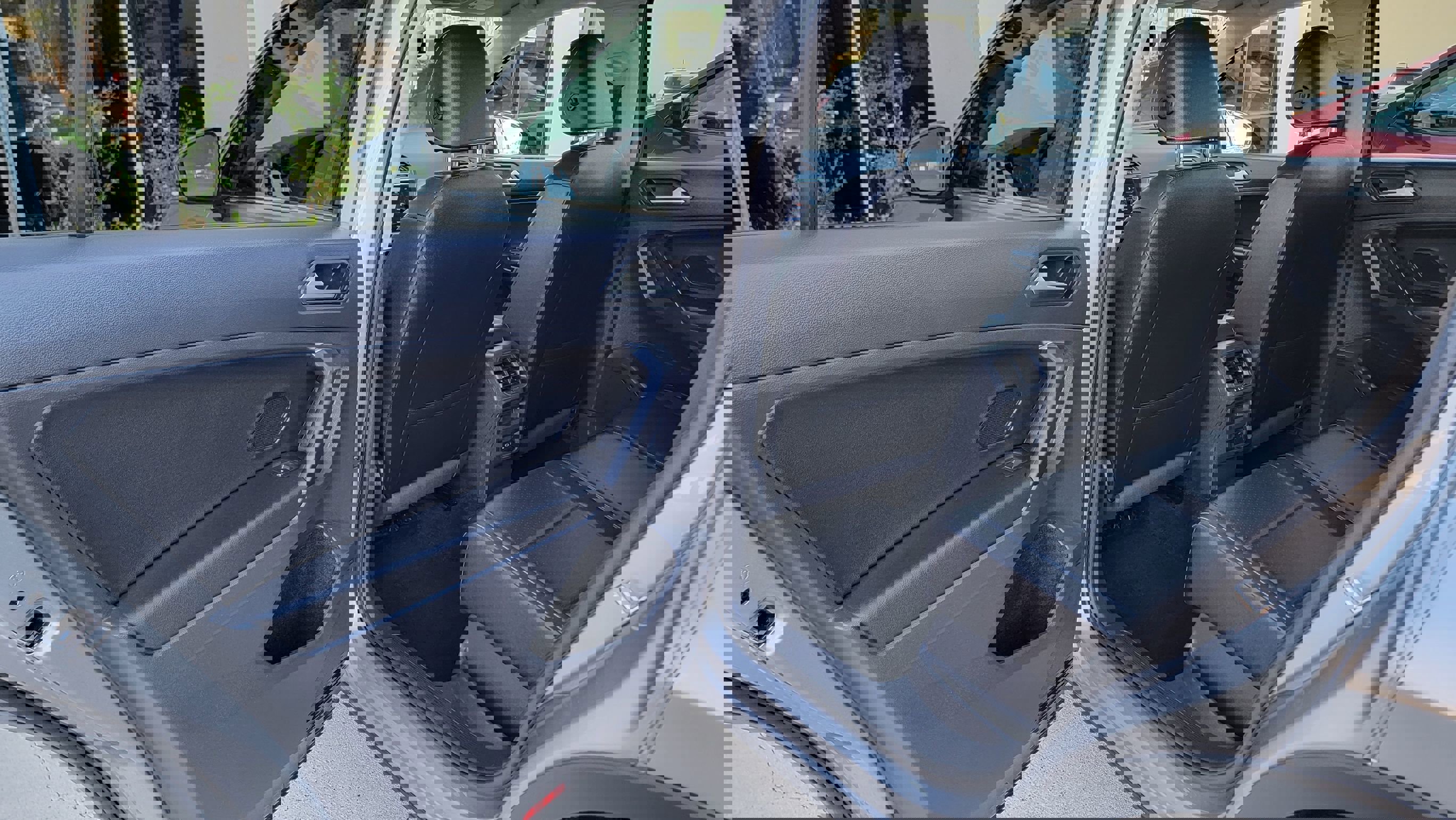 Used 2021 Volkswagen Tiguan SE image 15