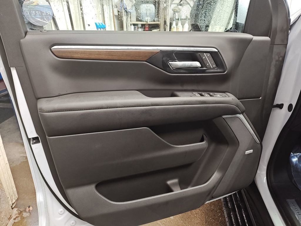 New 2026 Chevrolet Suburban High Country image 16