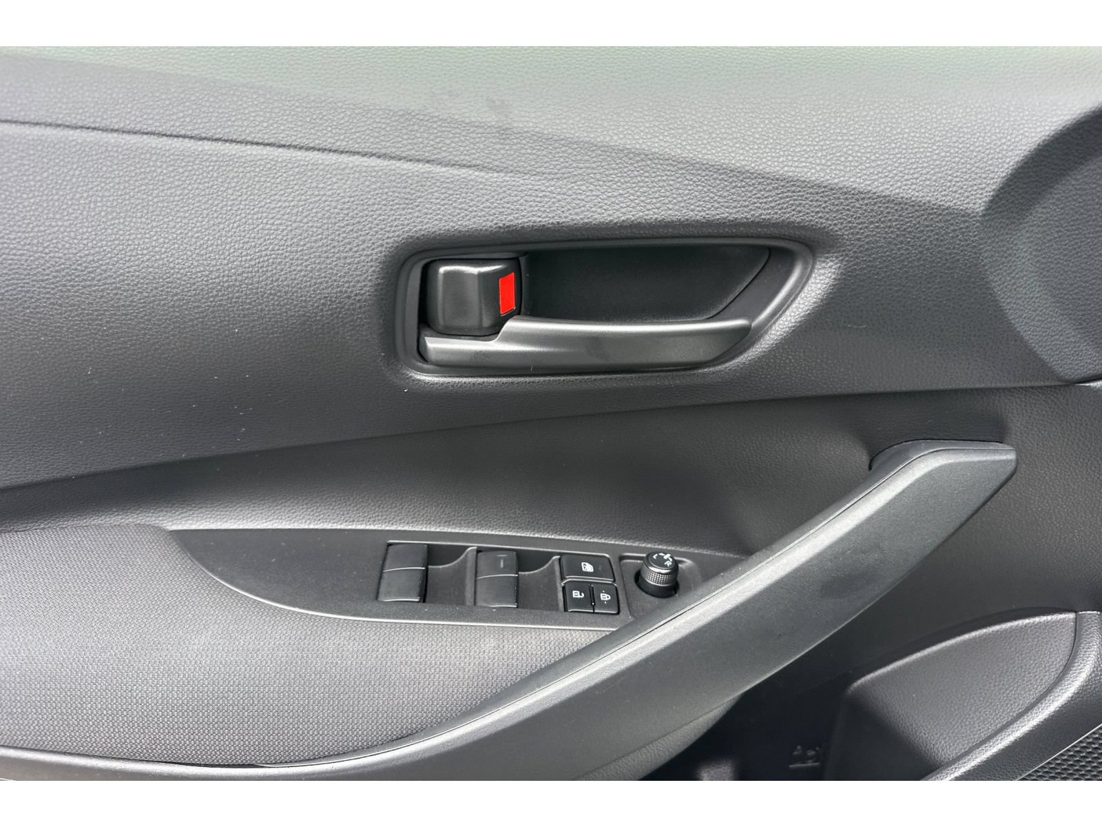 Used 2025 Toyota Corolla LE w/ LE Premium Package FWD image 11