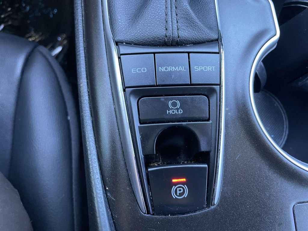 Used 2021 Toyota Camry XLE image 41