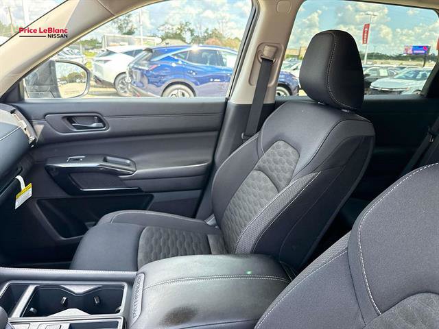 Certified 2025 Nissan Pathfinder S FWD image 15