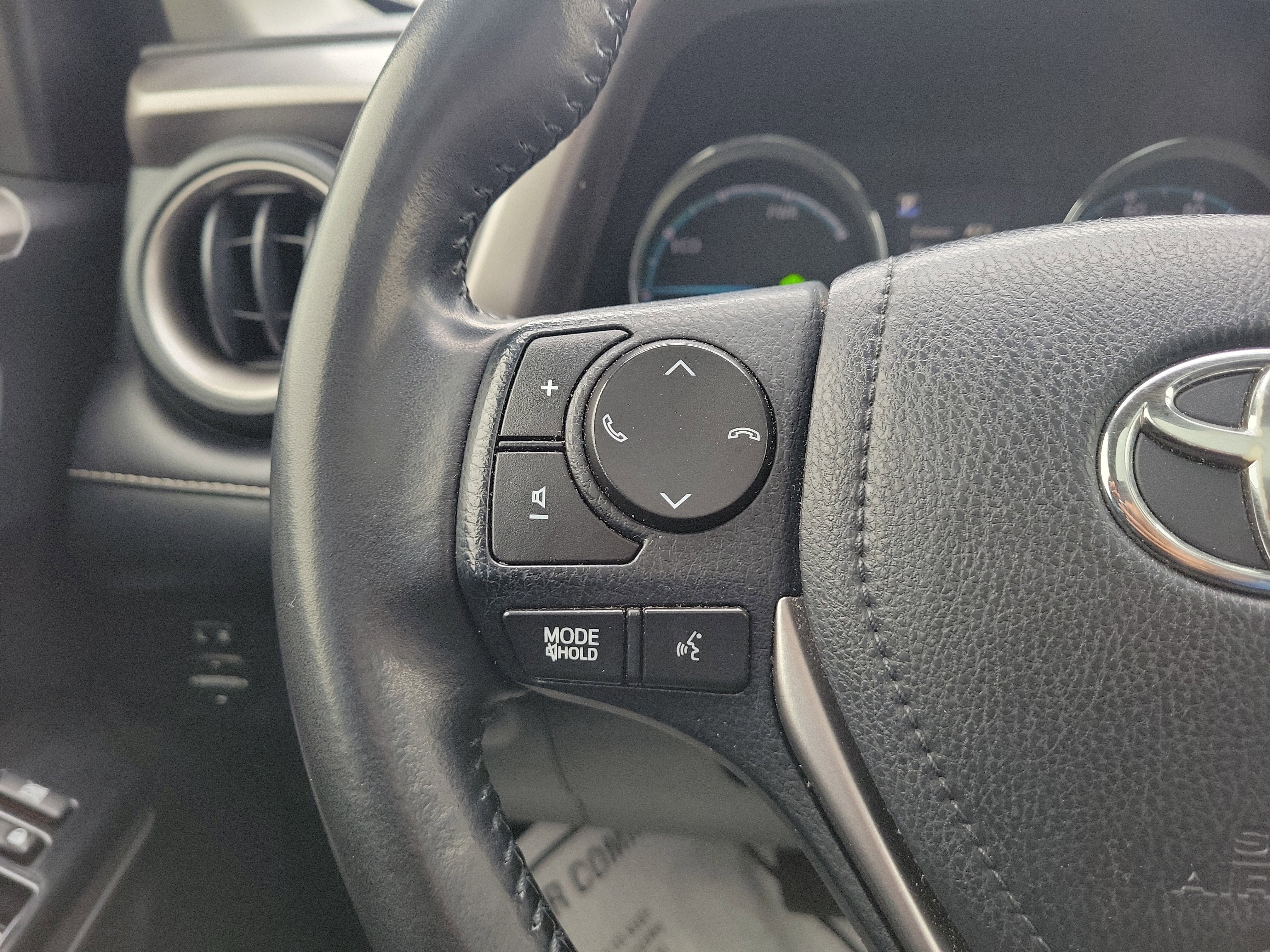 Used 2018 Toyota RAV4 Limited image 23