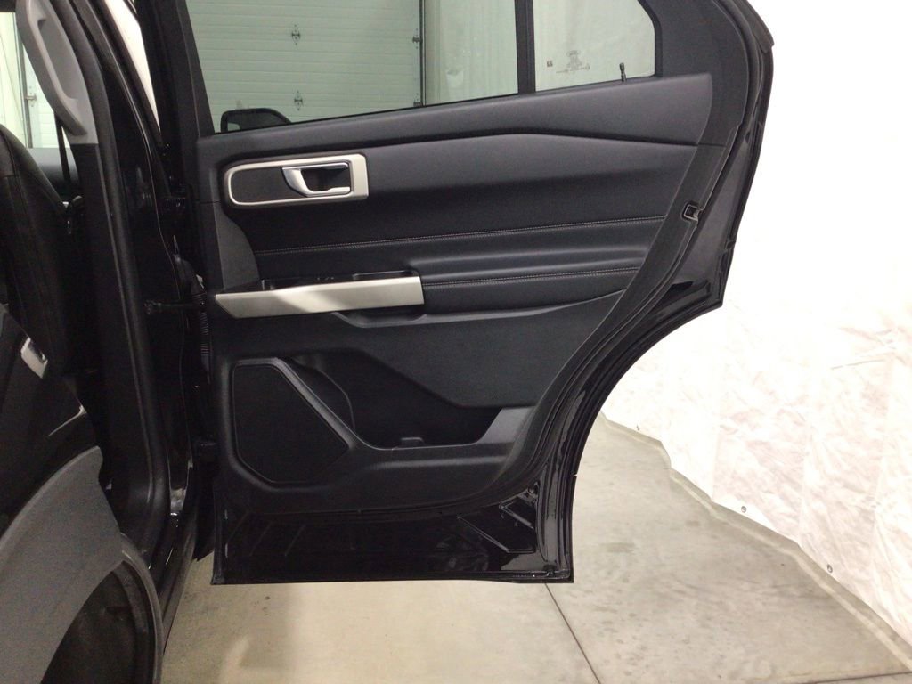 Used 2022 Ford Explorer XLT w/ Equipment Group 202A image 34