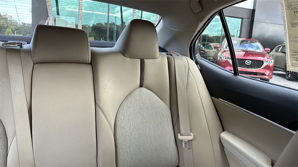 Used 2018 Toyota Camry LE image 20