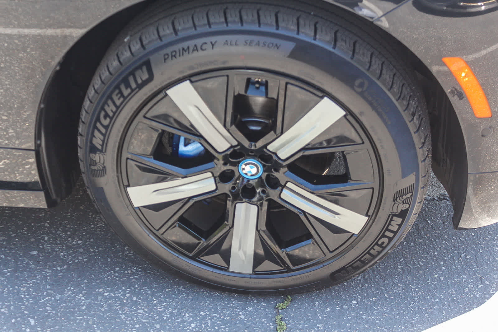Certified 2023 BMW iX xDrive50 w/ Sport Package AWD/4WD image 9