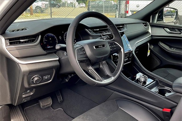 New 2025 Jeep Grand Cherokee L Altitude image 6