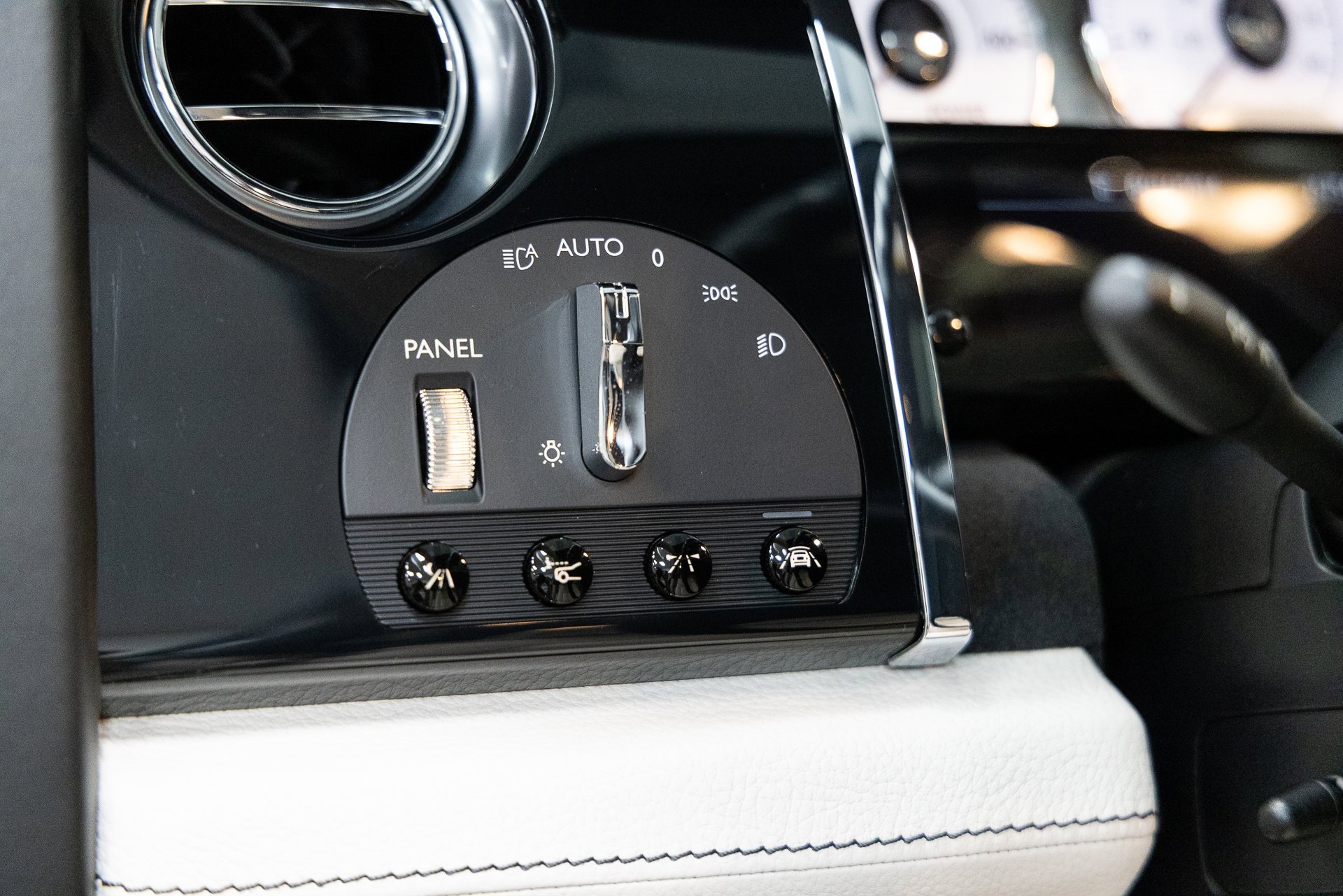 Used 2014 Rolls-Royce Ghost image 21