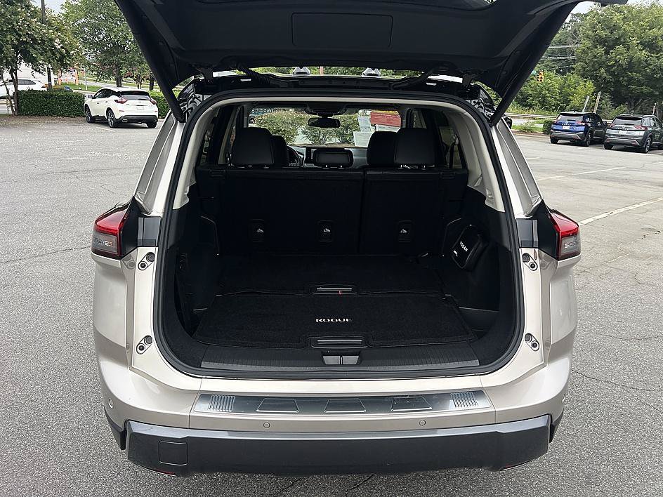 Certified 2025 Nissan Rogue SL w/ Tech Package AWD/4WD image 15