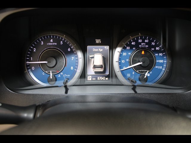 Used 2017 Toyota Sienna XLE w/ XLE Navigation Package FWD image 24
