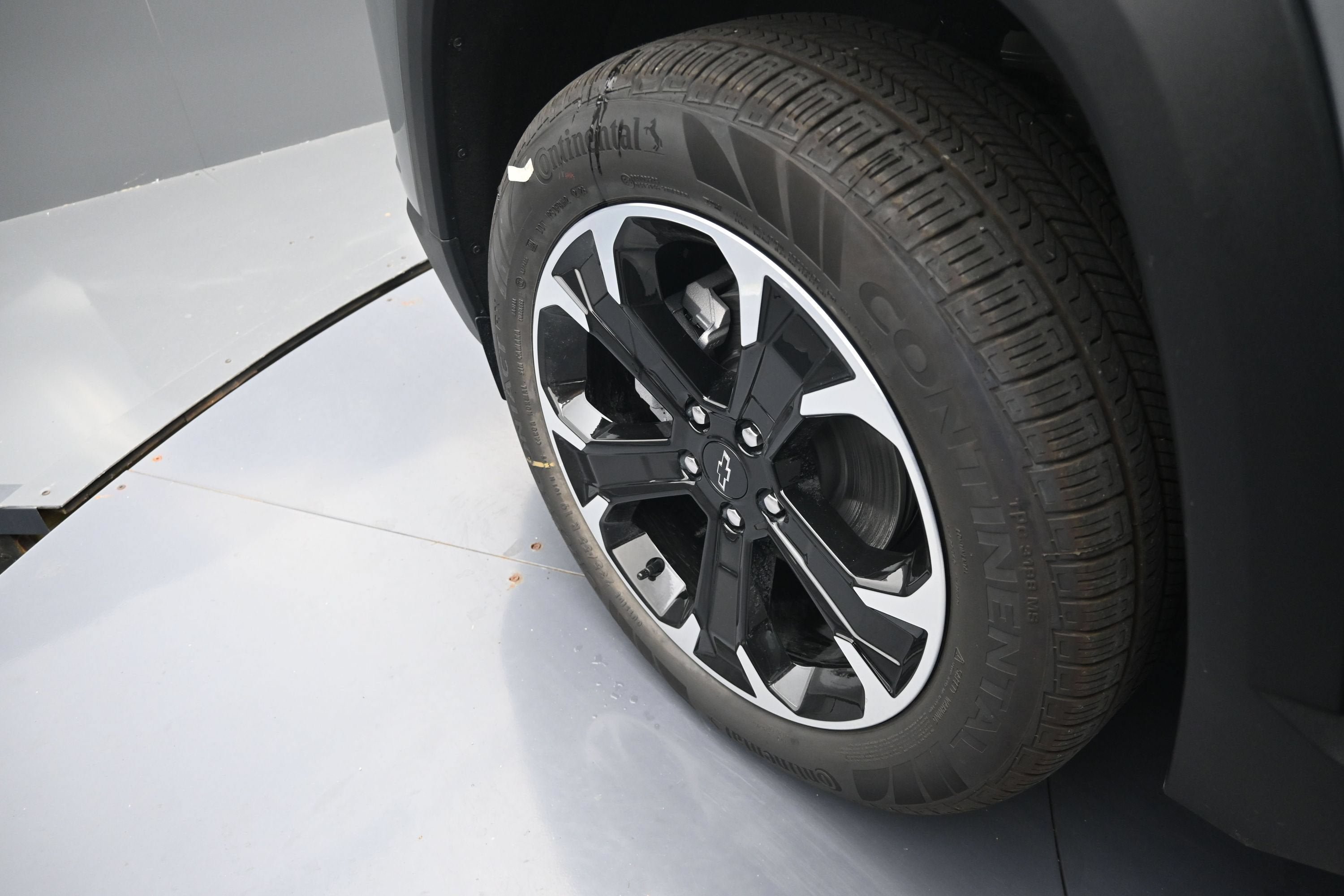 New 2027 Chevrolet Equinox LT w/ Convenience Package II FWD image 35