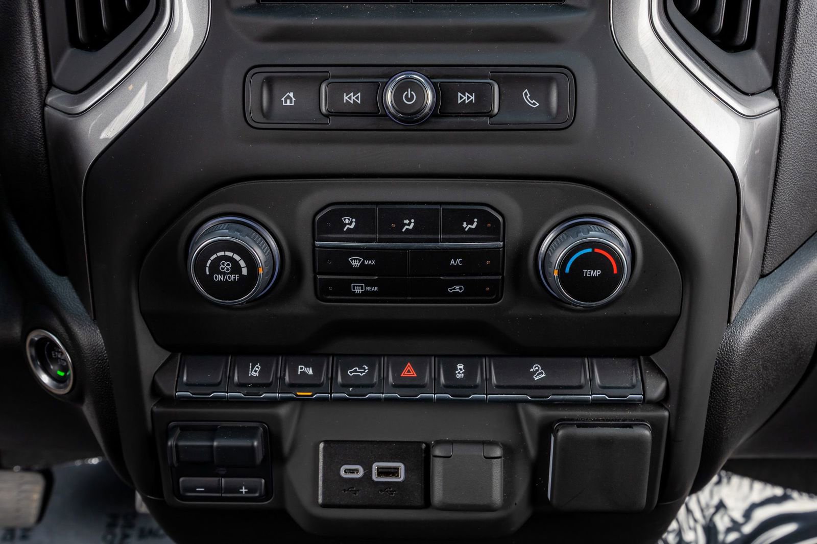 Used 2025 Chevrolet Silverado 2500 Custom w/ Custom Value Package image 26