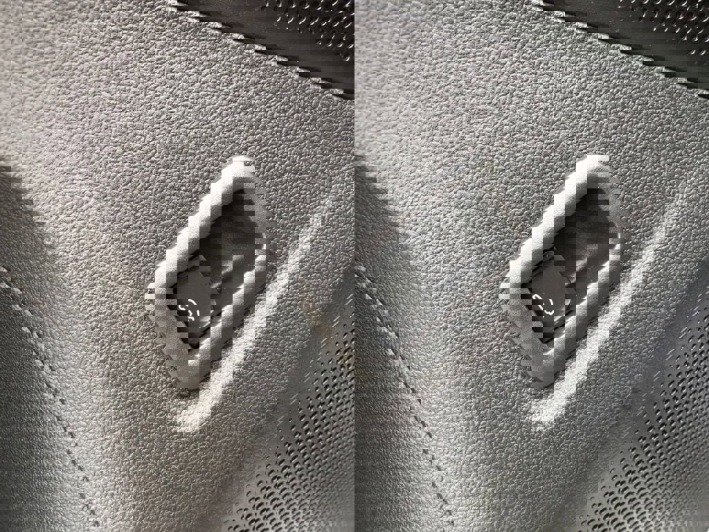 Used 2025 Volkswagen Tiguan SE w/ Panoramic Sunroof Package image 12