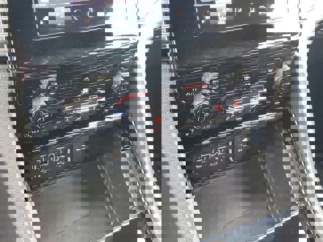 Used 2023 Jeep Grand Cherokee L Laredo image 26