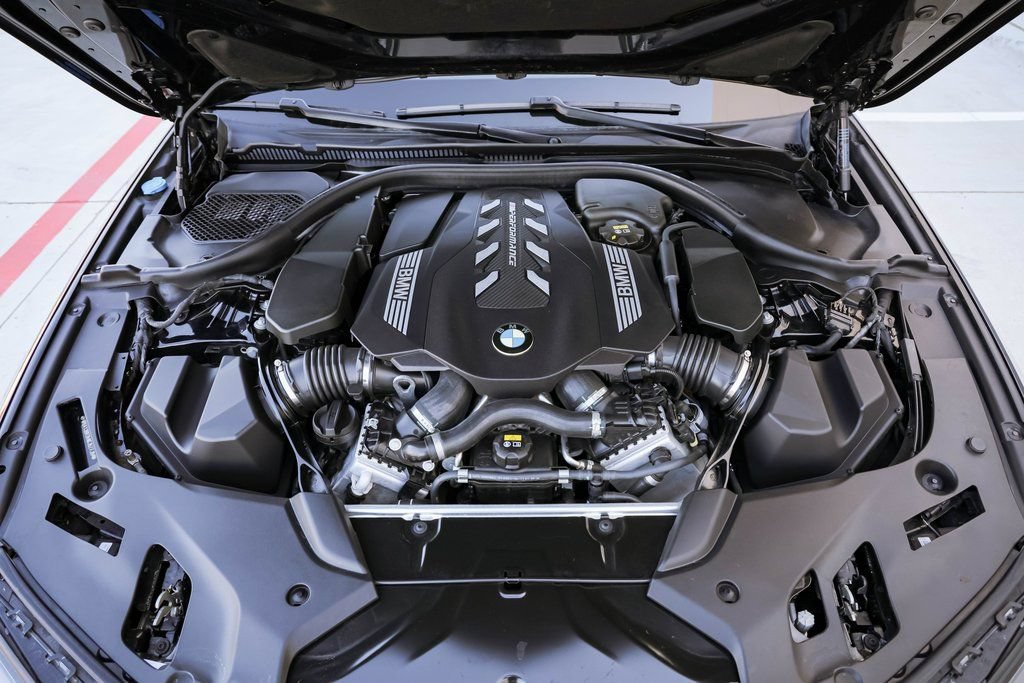 Used 2022 BMW M550i xDrive AWD/4WD image 21