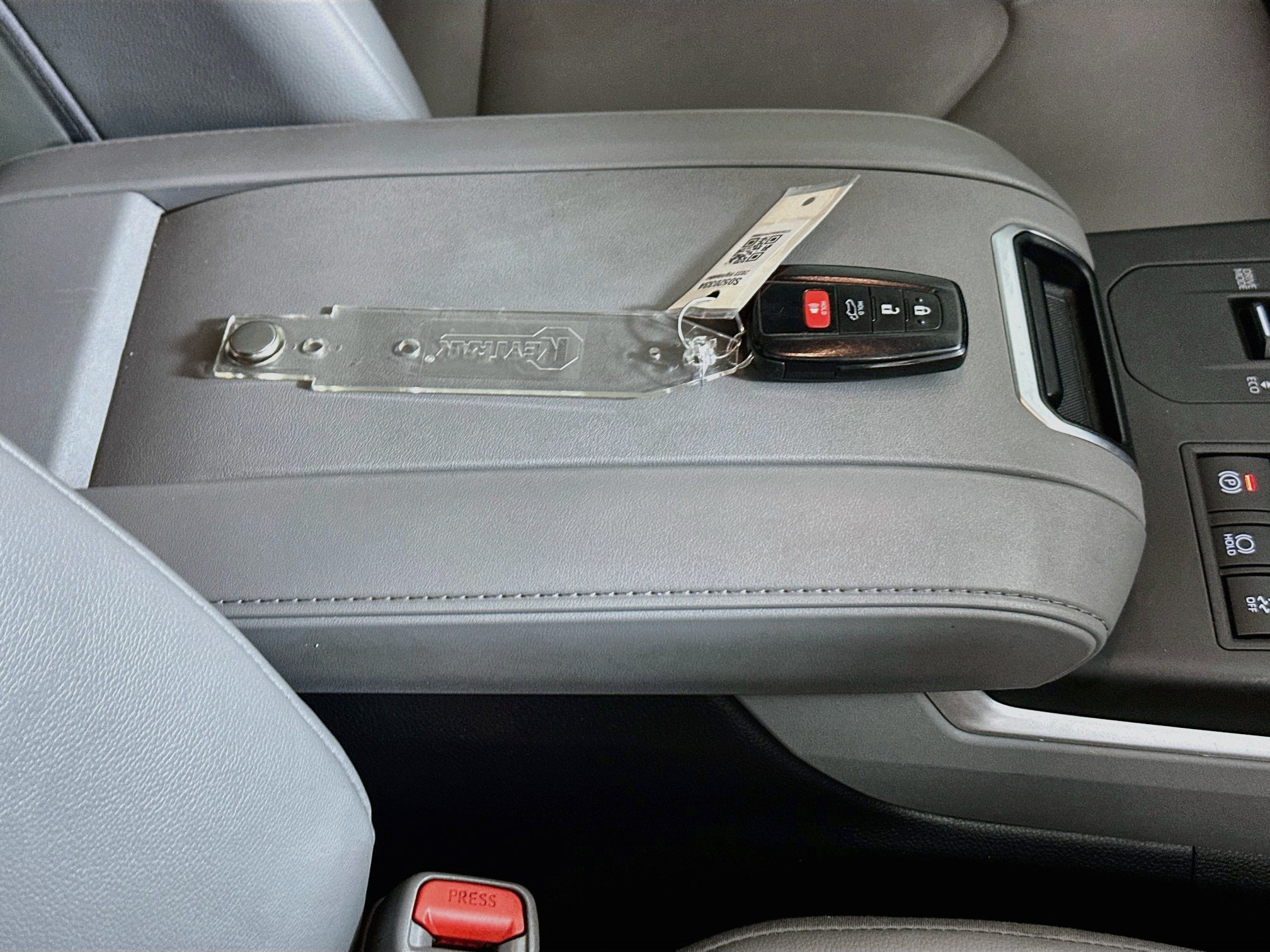 Used 2023 Toyota Highlander XLE FWD image 33