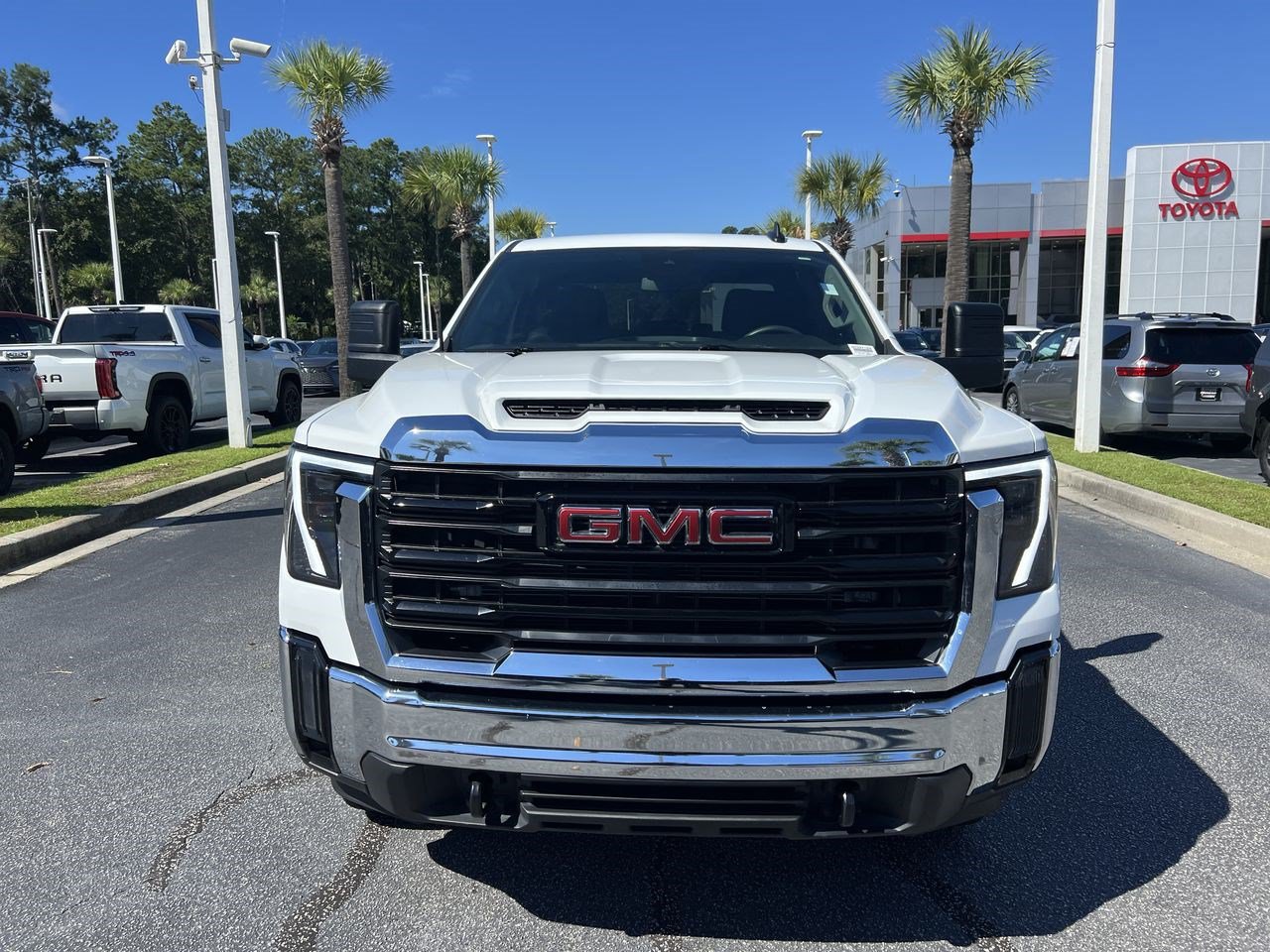 Used 2025 GMC Sierra 2500 Pro AWD/4WD image 3