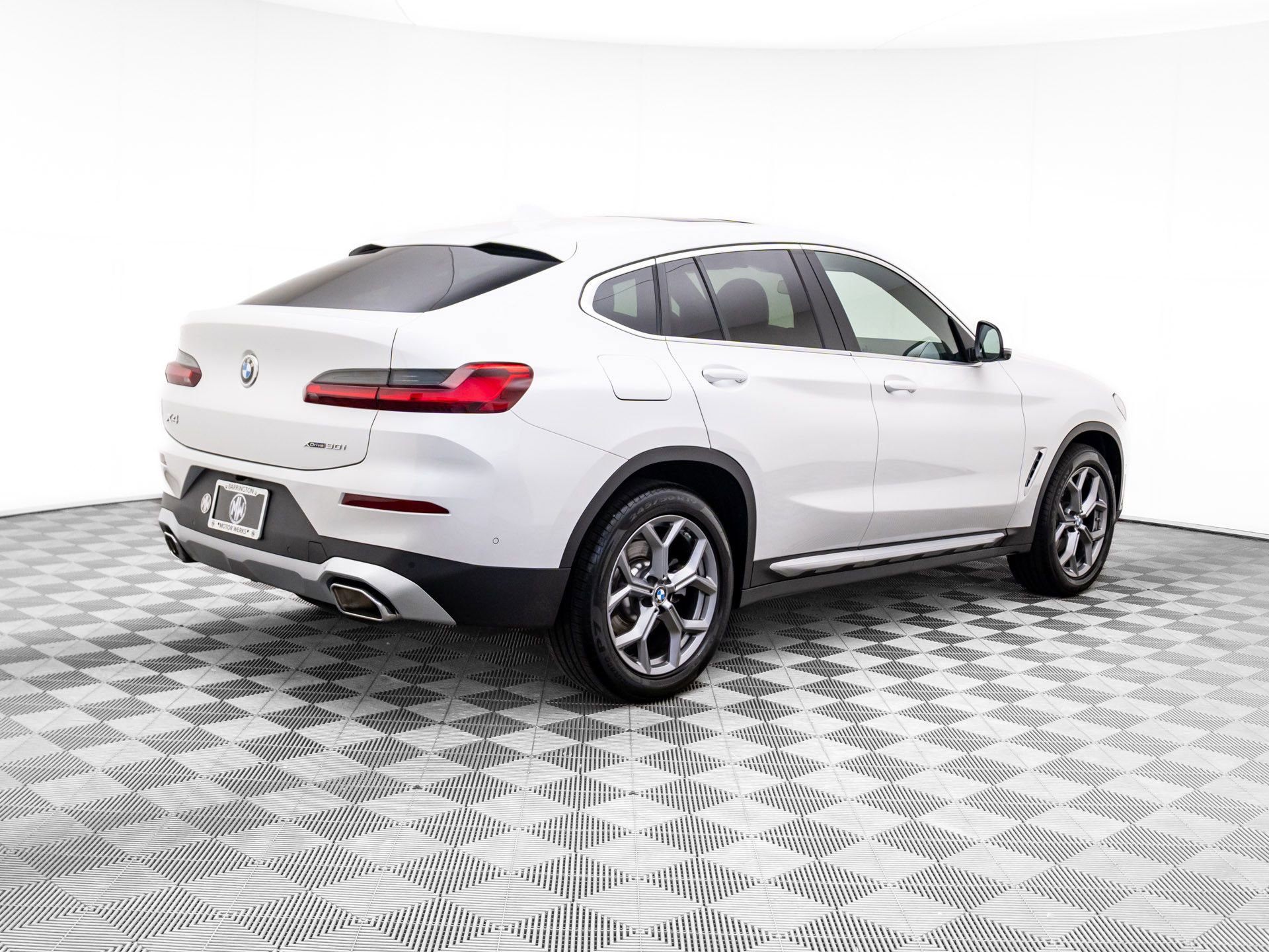 Certified 2025 BMW X4 xDrive30i w/ Premium Package image 5