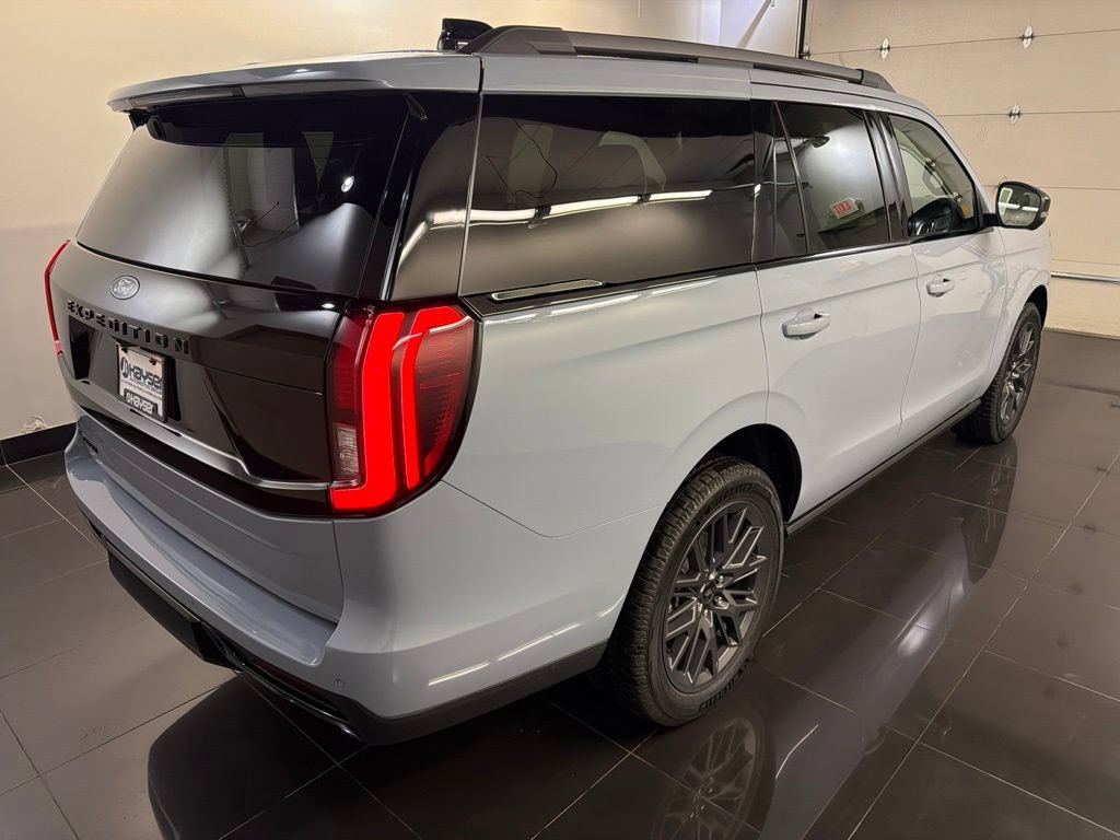 New 2027 Ford Expedition Platinum w/ Stealth Appearance Package AWD/4WD image 6