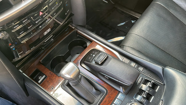 Used 2017 Lexus LX 570 4WD w/ Luxury Package image 14