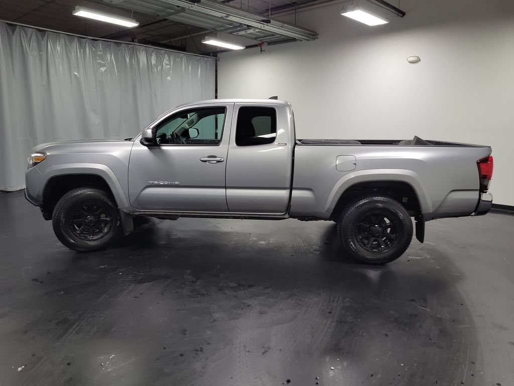Used 2019 Toyota Tacoma SR5 w/ SR5 Appearance Package (SM) AWD/4WD image 5