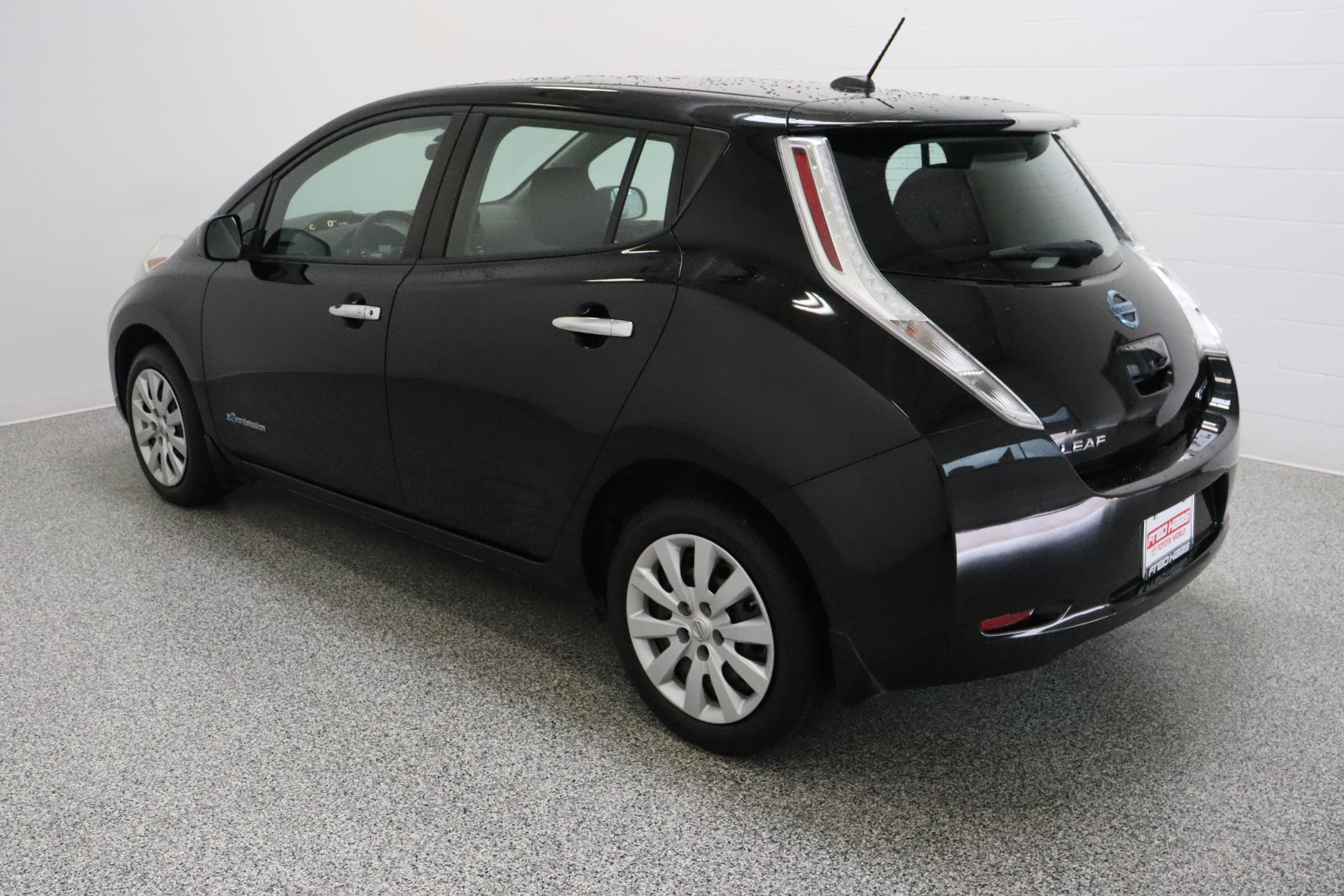 Used 2015 Nissan Leaf S w/ Charge Package FWD image 9