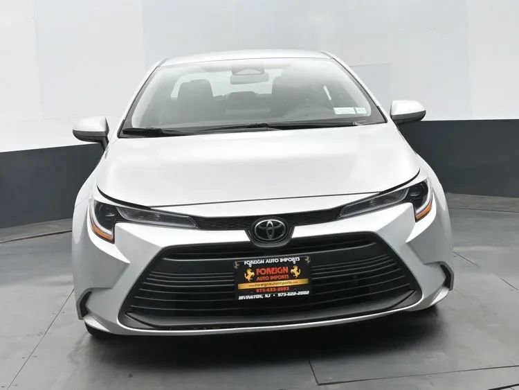 Used 2025 Toyota Corolla LE image 3
