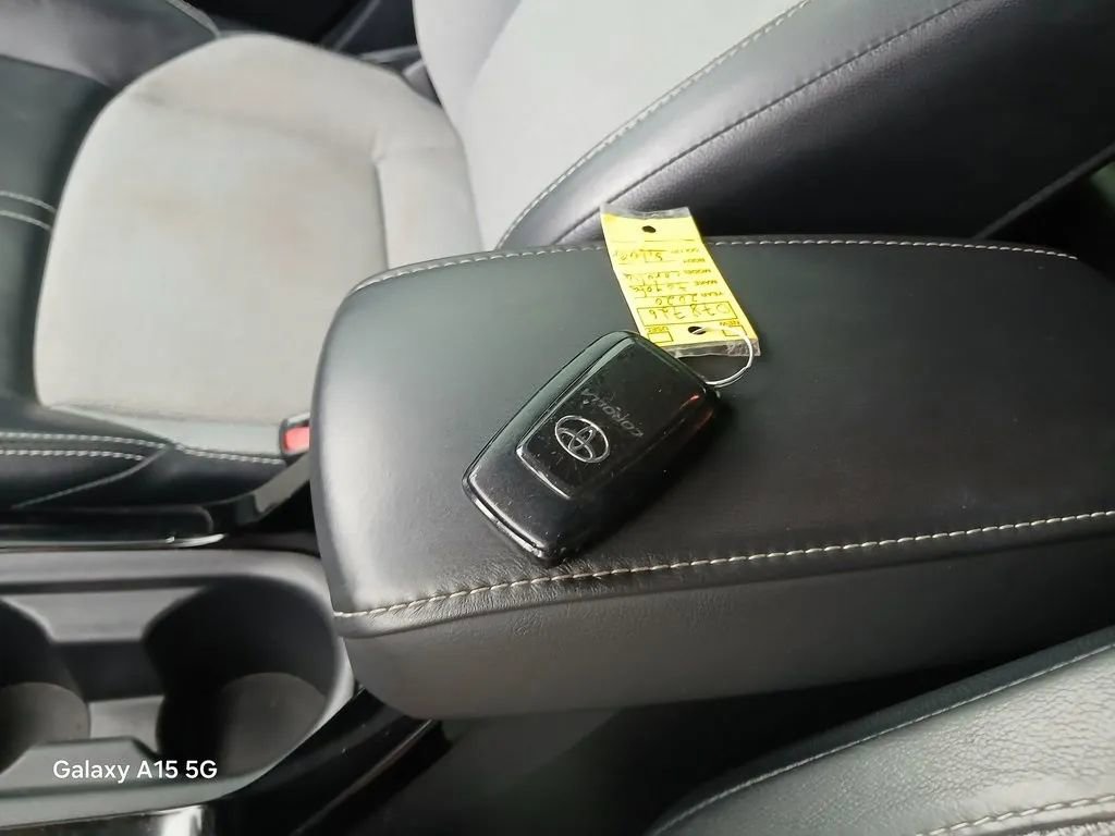 Used 2020 Toyota Corolla XSE image 30