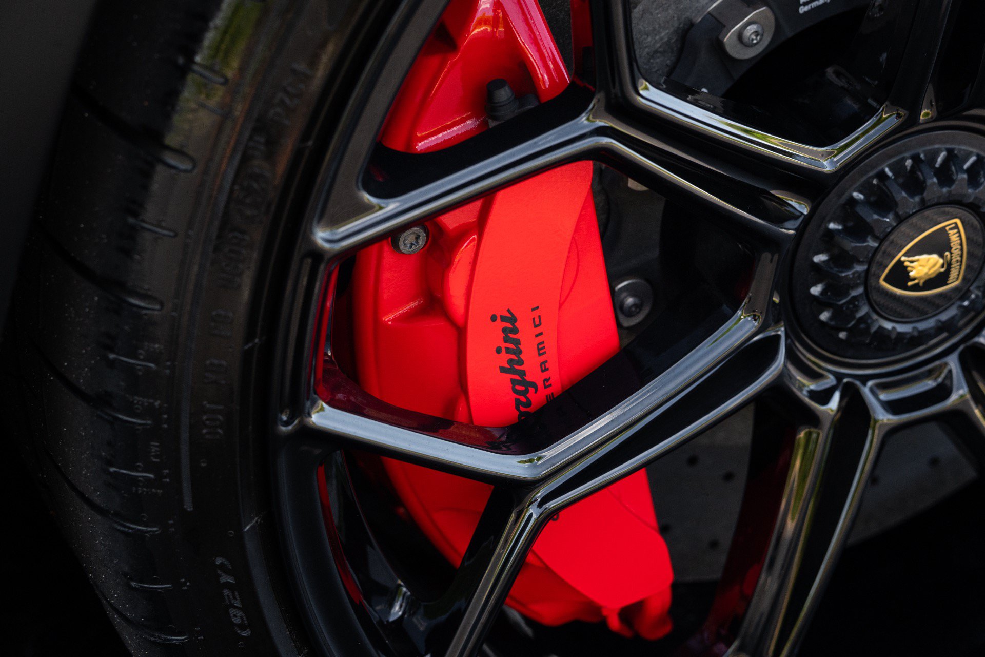 Used 2020 Lamborghini Aventador SVJ AWD/4WD image 11