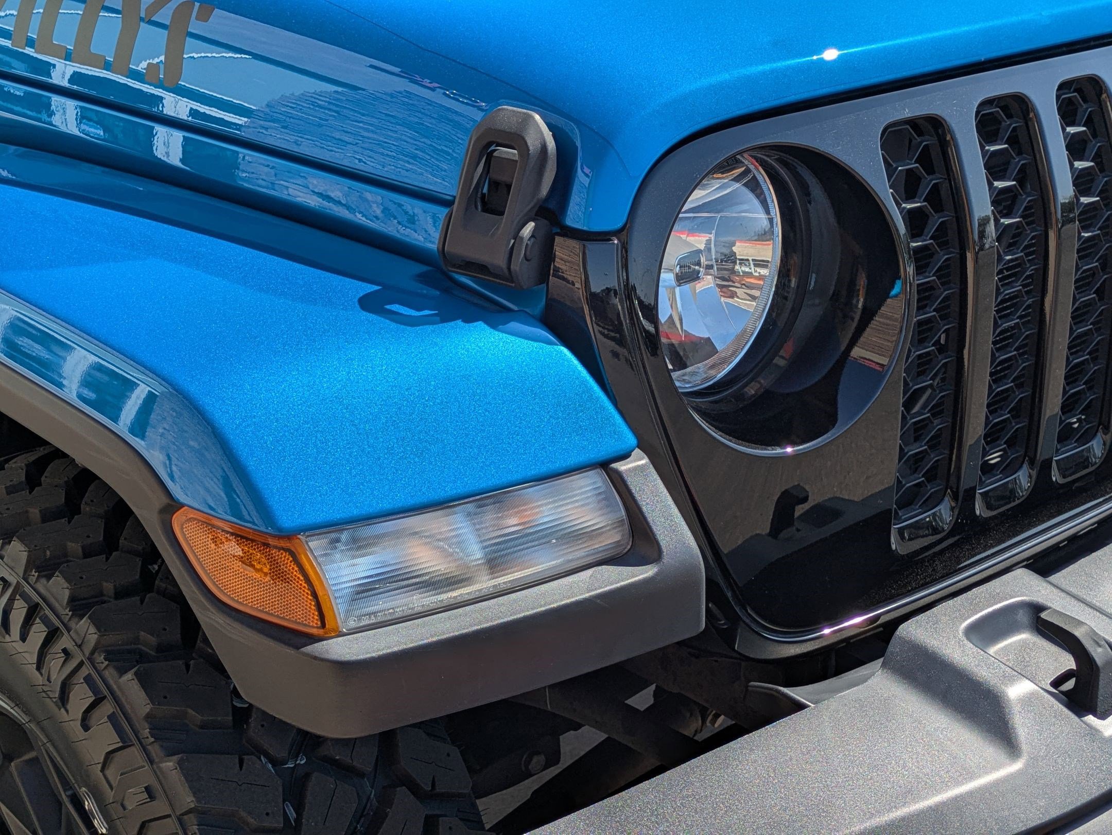 Used 2021 Jeep Gladiator Willys AWD/4WD image 9
