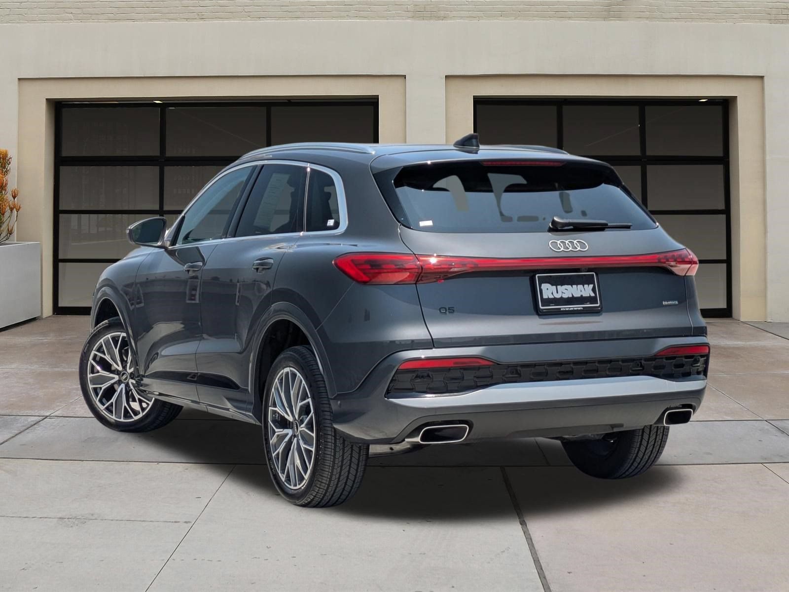 Used 2025 Audi Q5 Premium Plus w/ Premium Plus AWD/4WD image 2