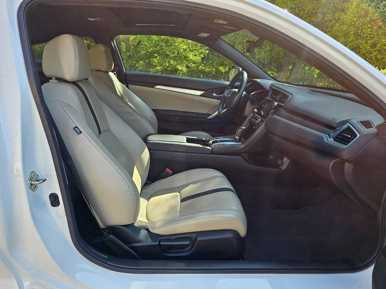 Used 2019 Honda Civic Touring image 32