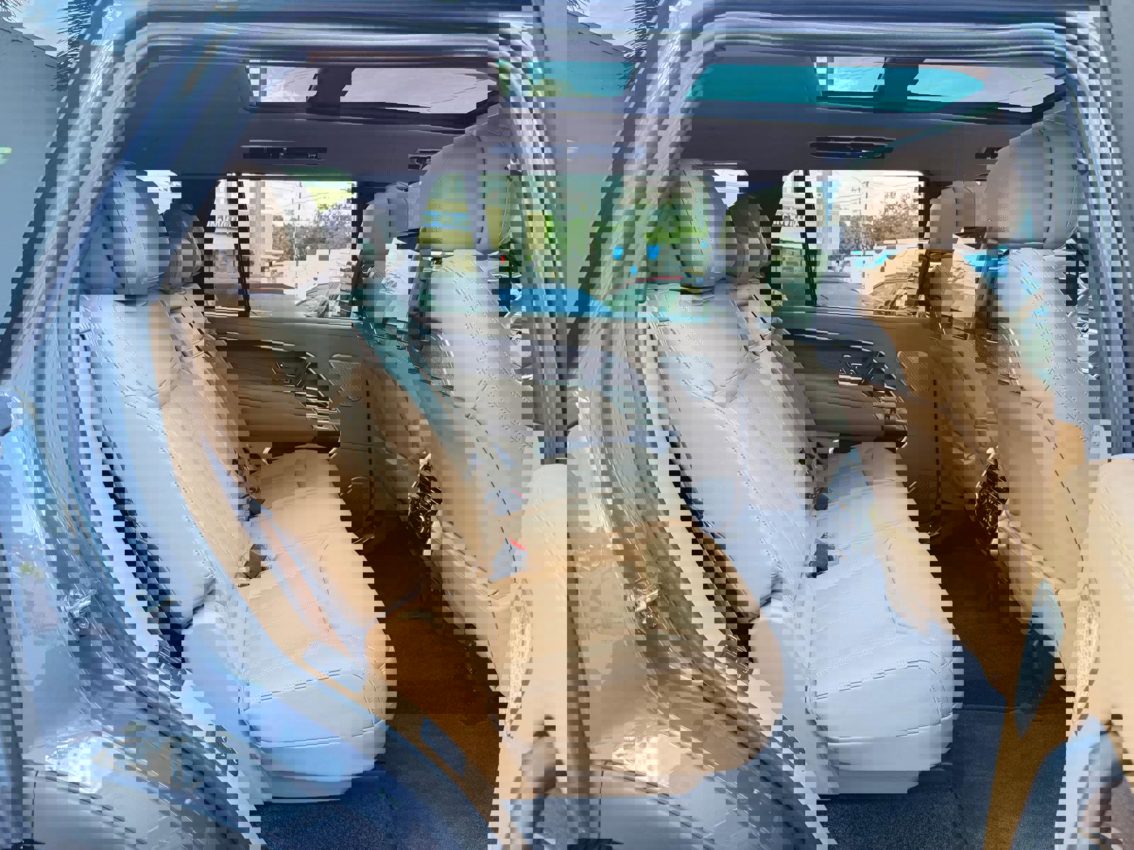 Used 2024 Land Rover Range Rover Long Wheelbase Autobiography image 57