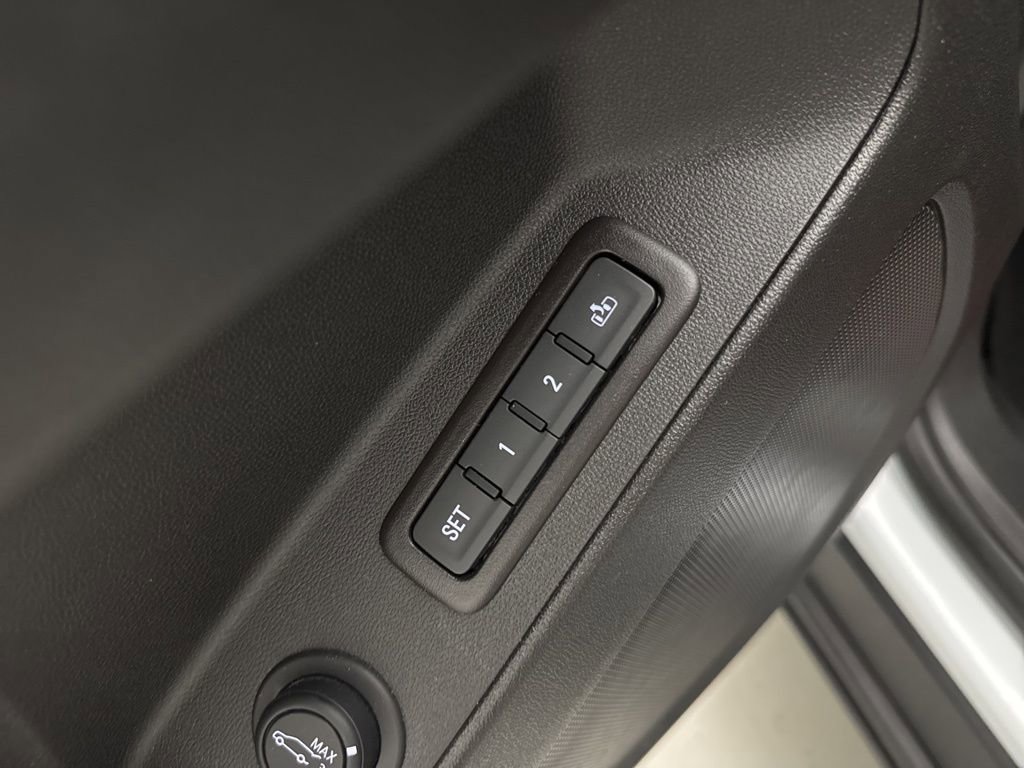 Used 2020 Chevrolet Equinox Premier image 23