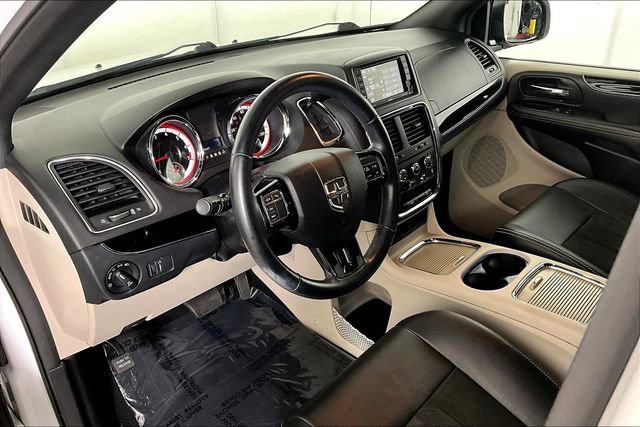 Used 2019 Dodge Grand Caravan SXT image 13