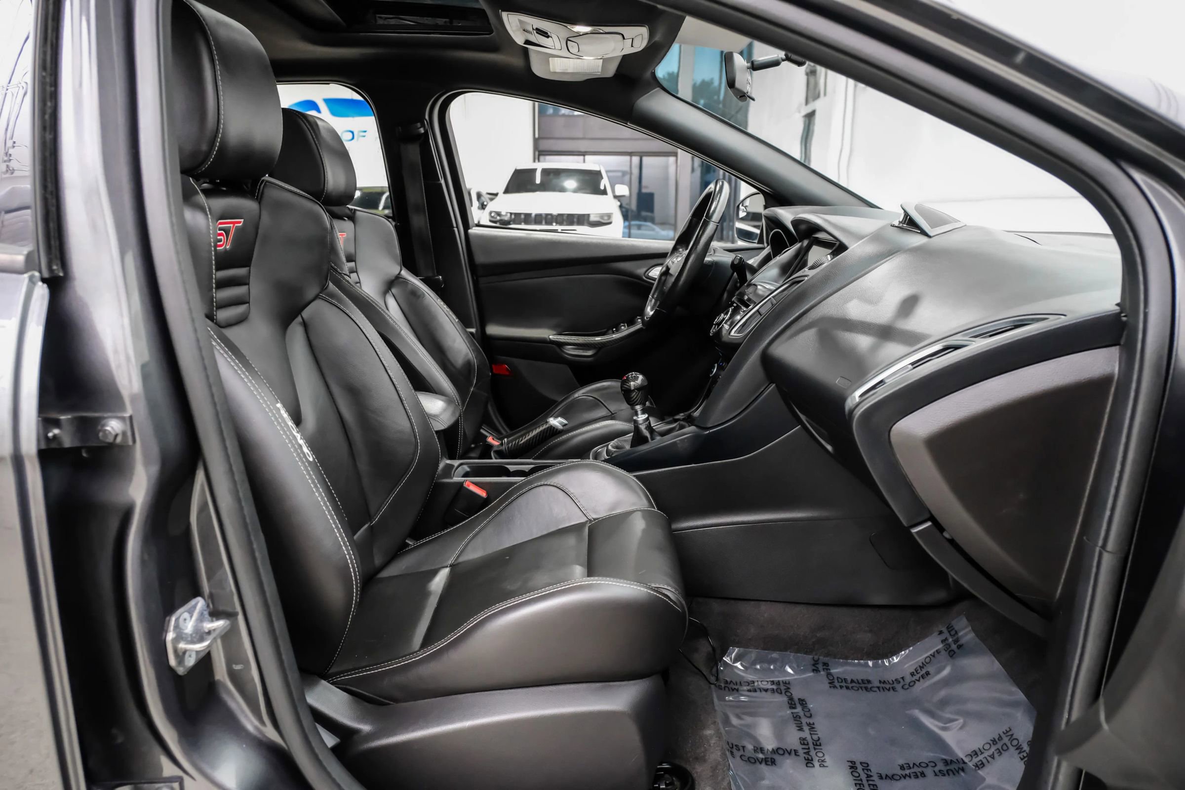 Used 2018 Ford Focus ST w/ Equipment Group 402A FWD image 46