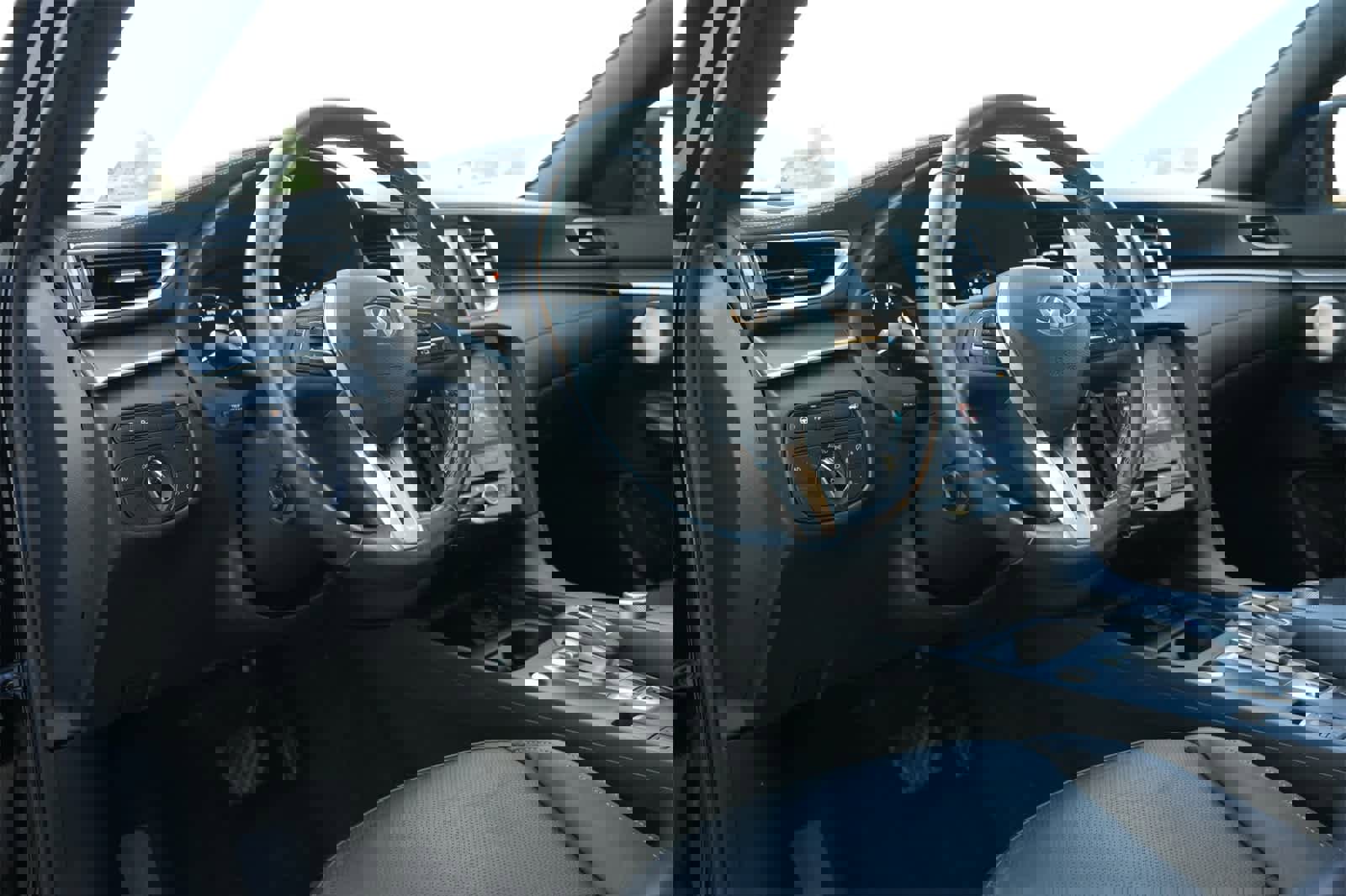 Used 2024 INFINITI QX55 Essential w/ Accent Package image 15