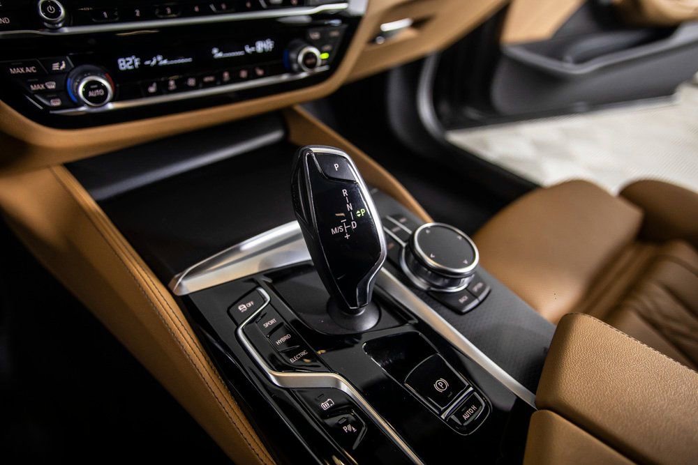 Used 2023 BMW 530e w/ M Sport Package image 27