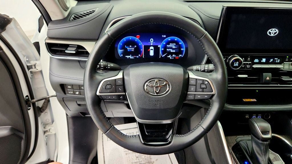 Used 2023 Toyota Highlander Limited AWD/4WD image 14