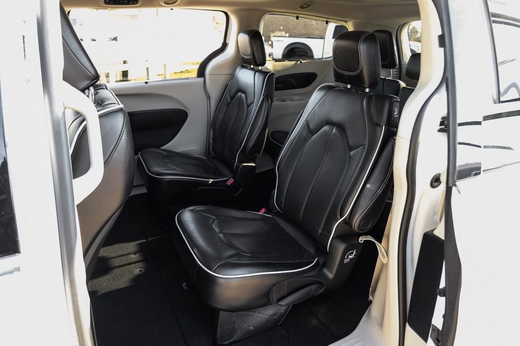 Used 2023 Chrysler Pacifica Limited image 39