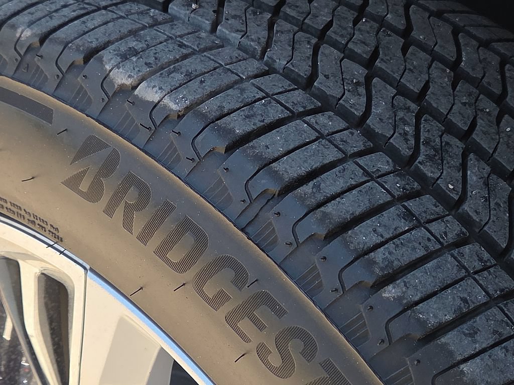Used 2025 Chevrolet Silverado 1500 High Country AWD/4WD image 11